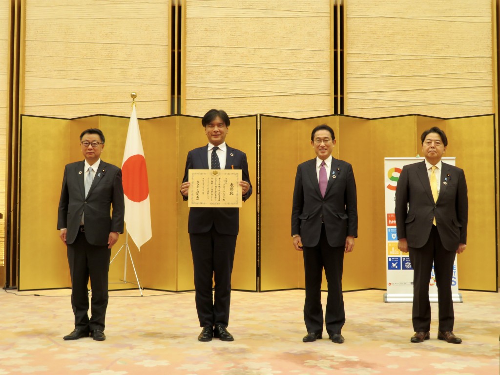 Cérémonie du 5e Japan SDGs Award (résidence du Premier ministre, 24 décembre 2021)